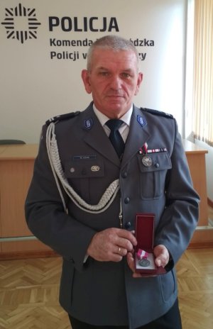 podinsp. Wiesław Gapa- Komendant Powiatowy otrzymał MEDAL SREBRNY za długoletnią służbę.