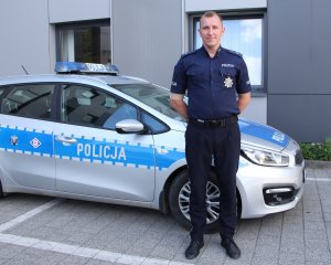 mł. asp. Bartosz Wiese, na co dzień oficer prasowy komendanta tucholskiej policji, zatrzymał po służbie w dniu 20.07.2020r. mężczyznę odpowiedzialnego za dokonanie kradzieży rozbójniczej w Tucholi.